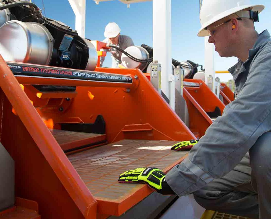 Worker Looking at MONGOOSE PRO dynamic dual-motion shale shaker